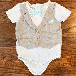 Edgehill Collection Gray and White Bodysuit
